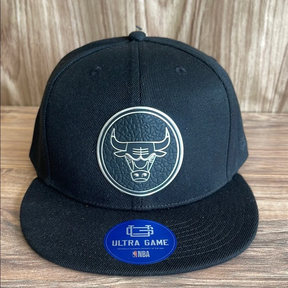 NWT NBA ULTRA GAME CHICAGO BULLS SILVER PATCH BLACK FLAT BRIM HAT CAP RARE!